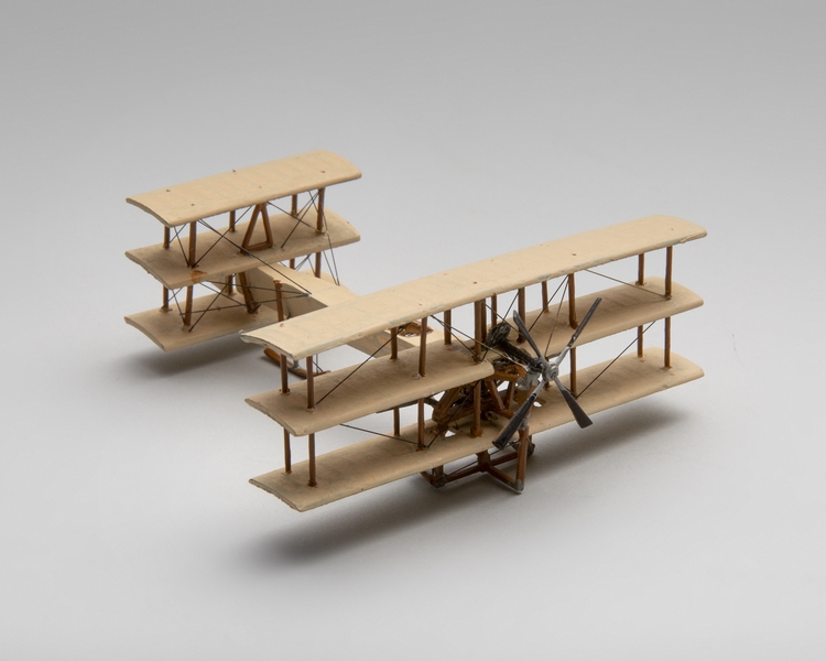 Image: model airplane: ROE I triplane Bull’s Eye