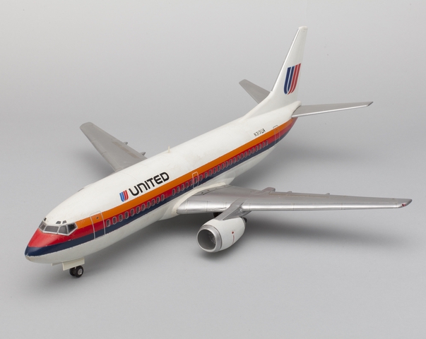 Model airplane: United Airlines, Boeing 737-300