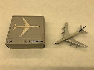 Image: miniature model airplane: Lufthansa, Boeing 707