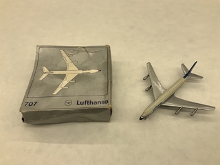 Image: miniature model airplane: Lufthansa, Boeing 707