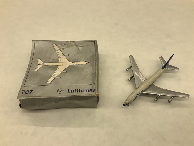 Miniature model airplane: Lufthansa, Boeing 707