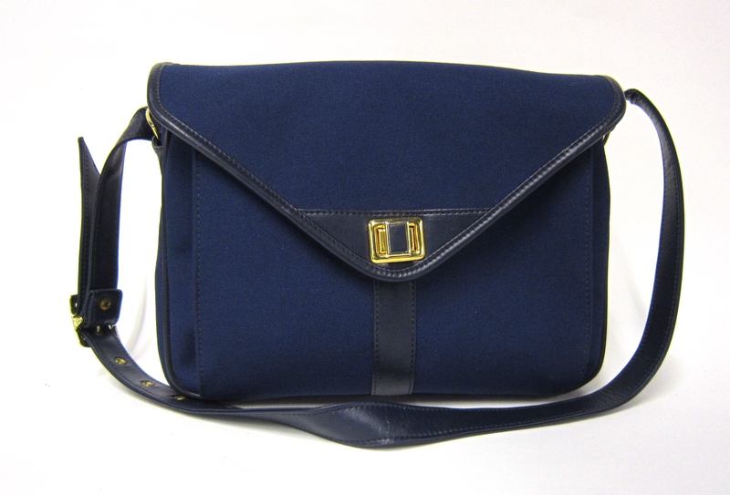 Image: flight attendant handbag: Pan American World Airways