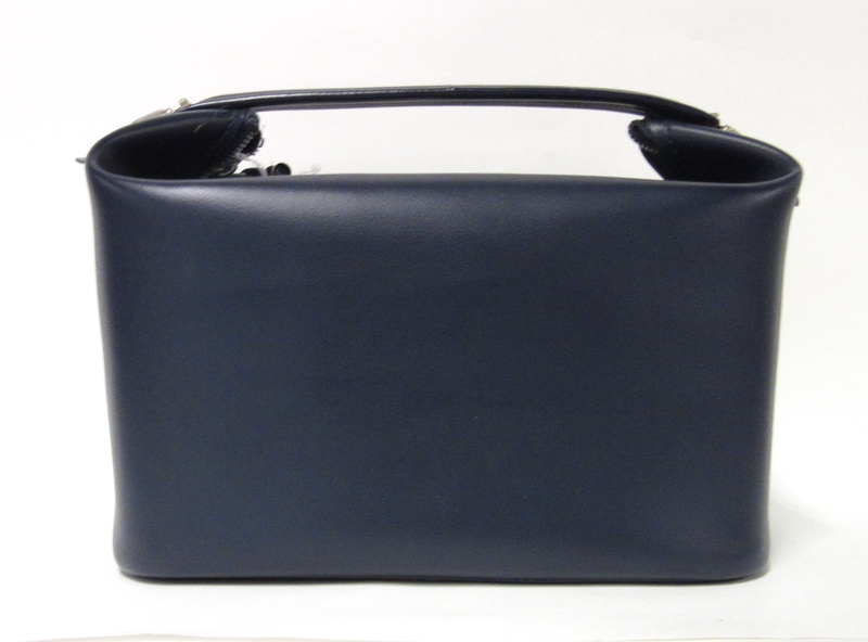 Image: flight attendant handbag: Lufthansa