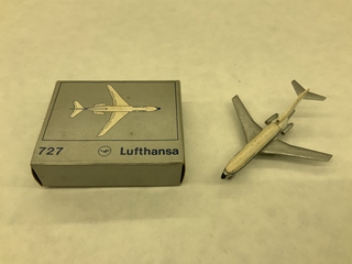 Image: miniature model airplane: Lufthansa, Boeing 727