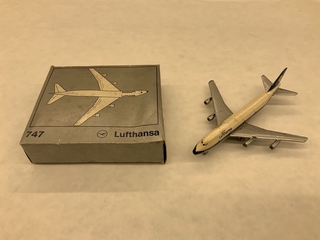 Image: miniature model airplane: Lufthansa, Boeing 747