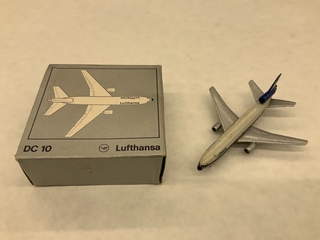 Image: miniature model airplane: Lufthansa, McDonnell Douglas DC-10