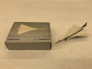 Image: miniature model airplane: Lufthansa, Concorde