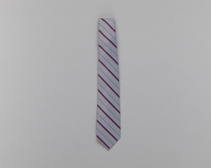 Image: customer service agent necktie: Federal Express