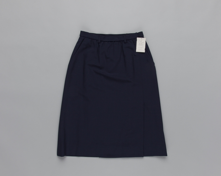 Image: flight attendant skirt: United Airlines