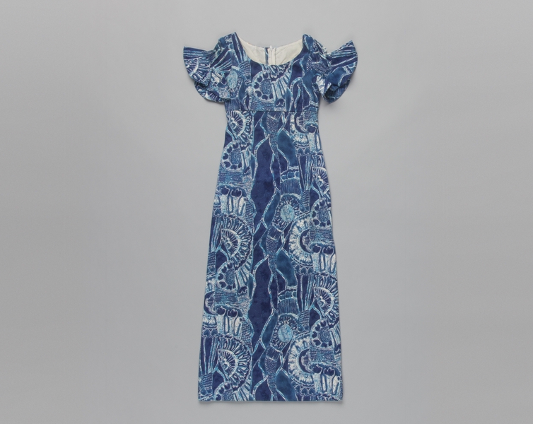 Image: stewardess dress: United Air Lines,  Hawai’i service holomu’u