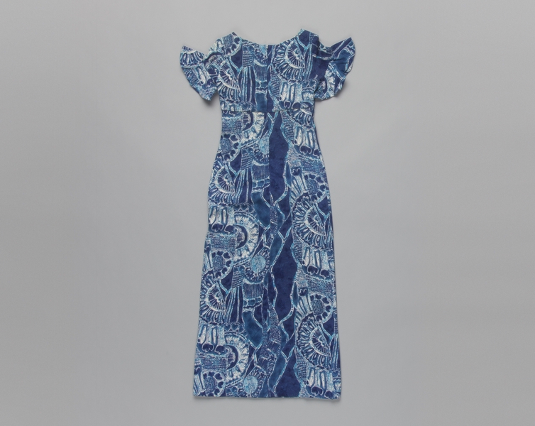 Image: stewardess dress: United Air Lines,  Hawai’i service holomu’u