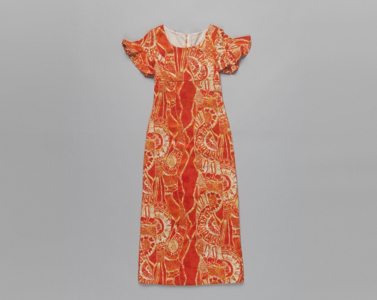 Image: stewardess dress: United Air Lines,  Hawai’i service holomu’u