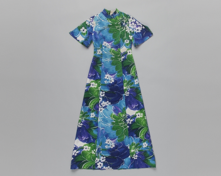 Image: stewardess dress: United Air Lines, Hawai’i service holomu’u