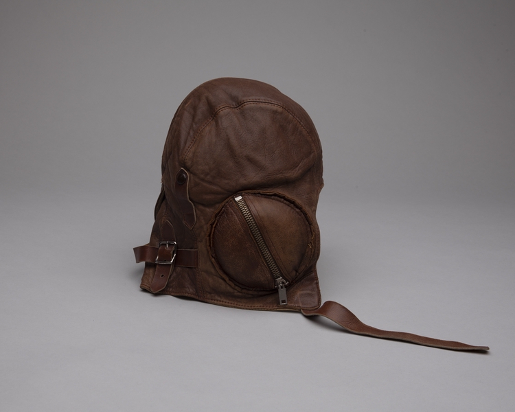 Image: aviator helmet: Royal Air Force (RAF)