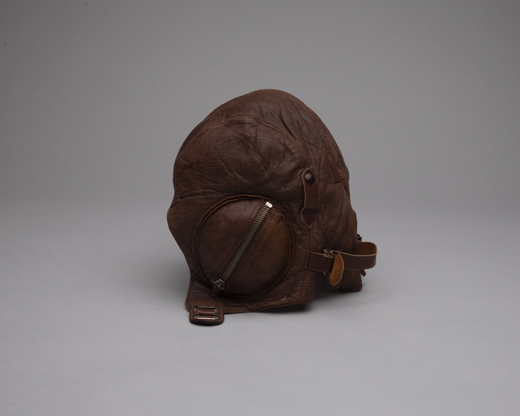 Image: aviator helmet: Royal Air Force (RAF)