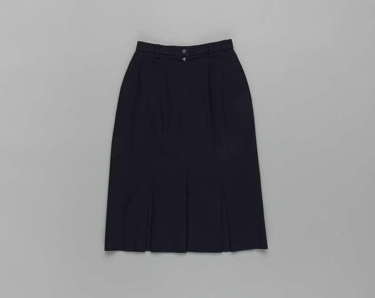 Image: flight attendant skirt: United Airlines