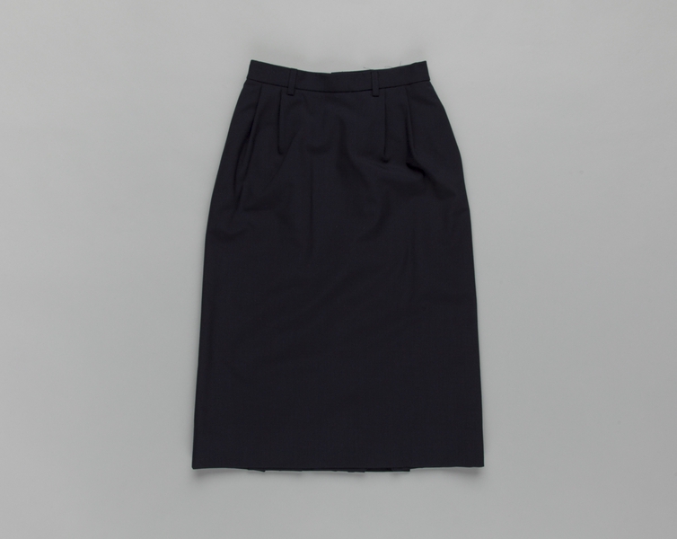 Image: flight attendant skirt: United Airlines