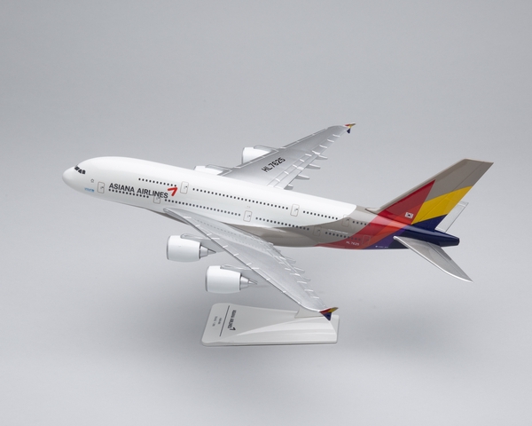 Model airplane: Asiana Airlines, Airbus A380-800