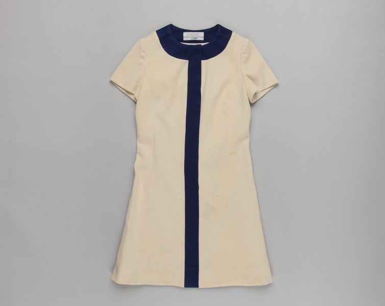 Image: stewardess dress: United Air Lines