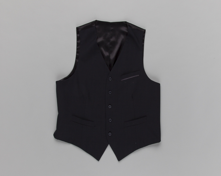 Image: flight attendant vest (male): Delta Air Lines