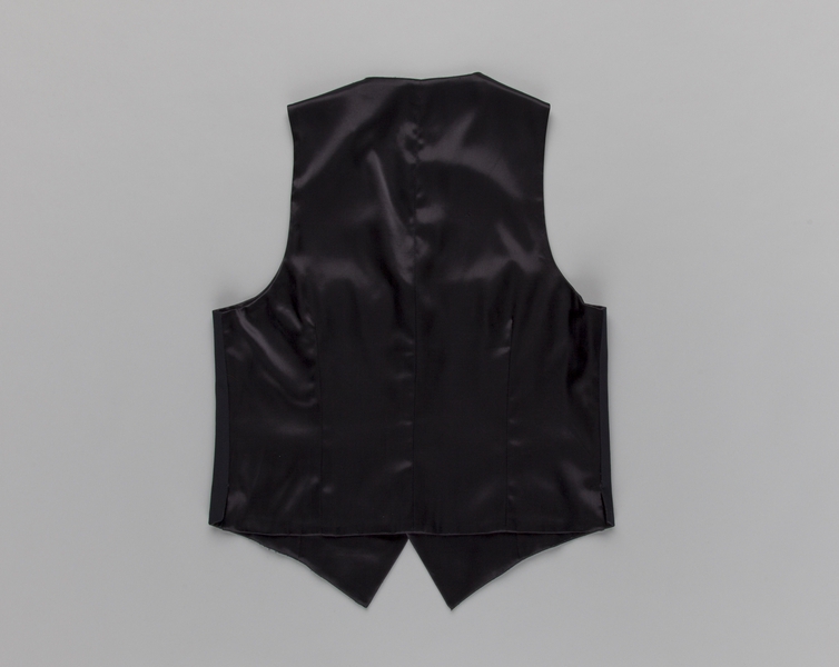 Image: flight attendant vest (male): Delta Air Lines