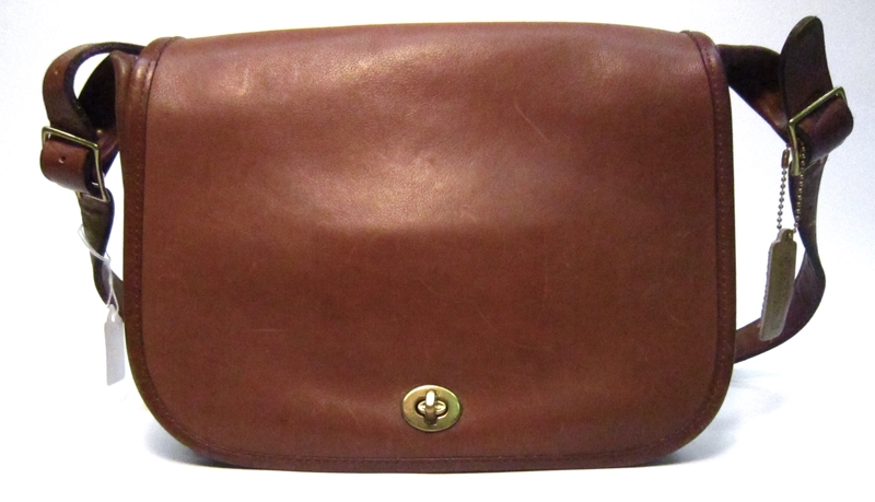 Image: flight attendant handbag: United Airlines