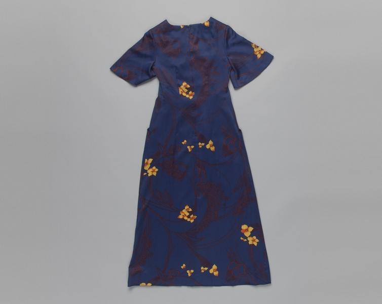 Image: flight attendant dress: United Airlines, Hawai’i service holomu’u