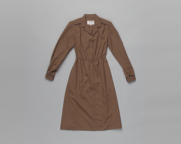 Image: flight attendant dress: United Airlines