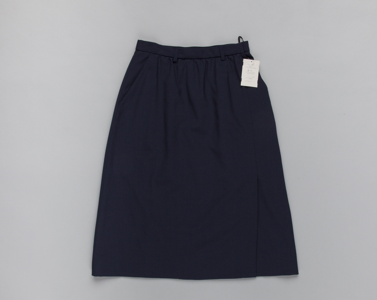 Image: flight attendant skirt: United Airlines