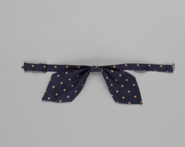 Flight attendant bow tie: United Airlines