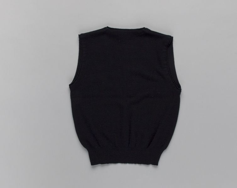 Image: flight attendant sweater vest: United Airlines