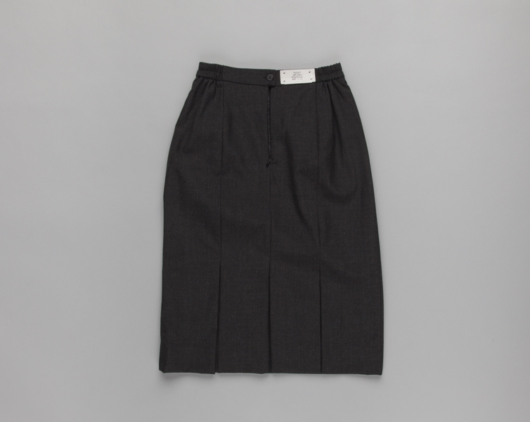 Image: flight attendant skirt: United Airlines
