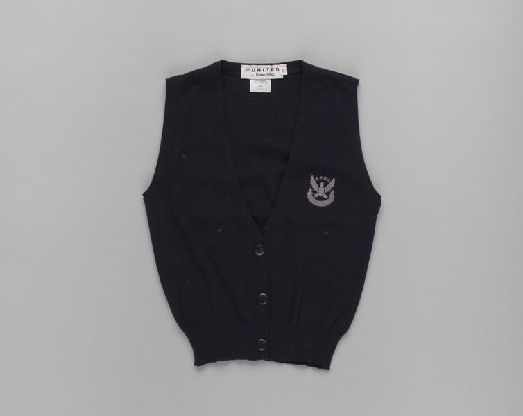 Image: flight attendant sweater vest: United Airlines