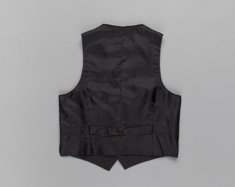 Image: flight attendant vest (male): United Airlines