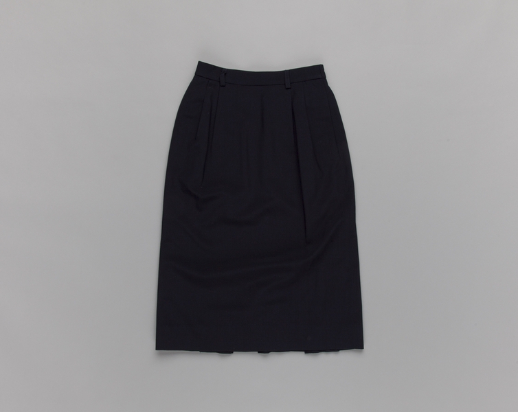 Image: flight attendant skirt: United Airlines