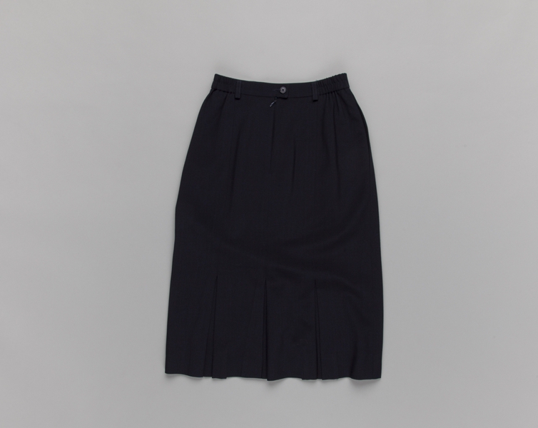 Image: flight attendant skirt: United Airlines