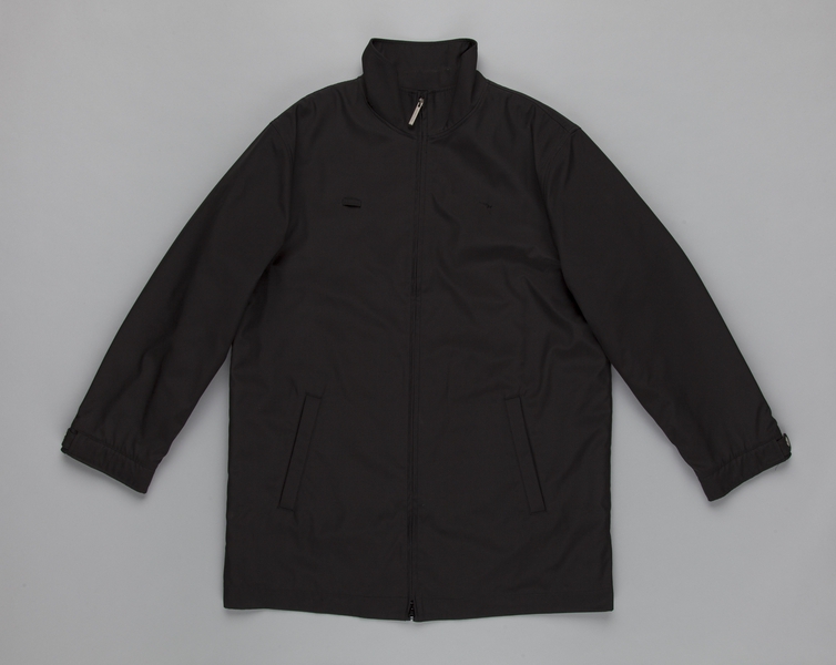 Image: flight attendant outerwear jacket (male): Qantas Airways