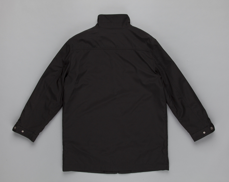 Image: flight attendant outerwear jacket (male): Qantas Airways