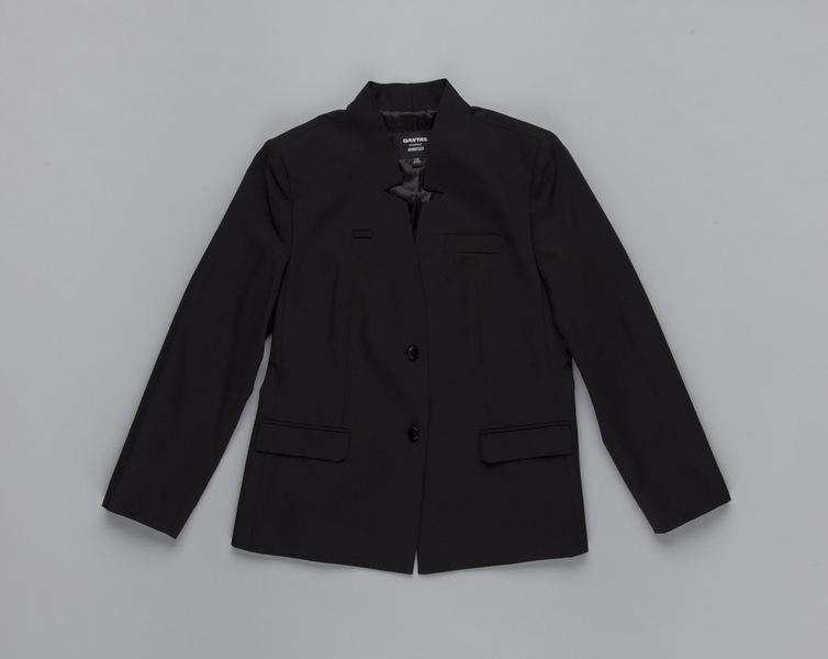 Image: flight attendant jacket: Qantas Airways