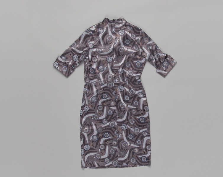 Image: flight attendant dress: Qantas Airways