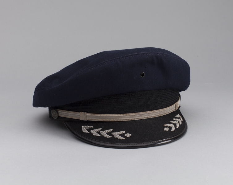 Image: flight officer cap: American Airlines
