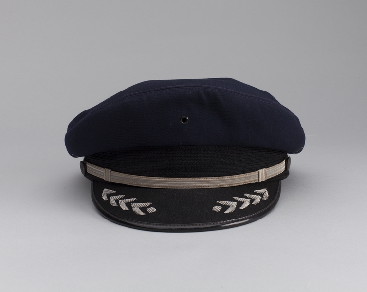 Image: flight officer cap: American Airlines