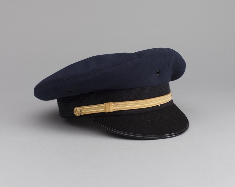 Image: flight officer cap: United Airlines