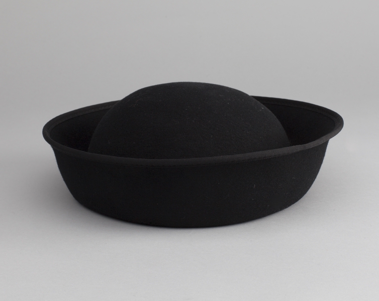 Image: flight attendant hat: United Airlines