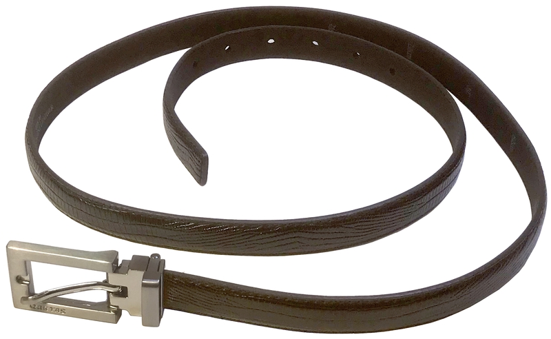 Image: flight attendant belt: Qantas Airways