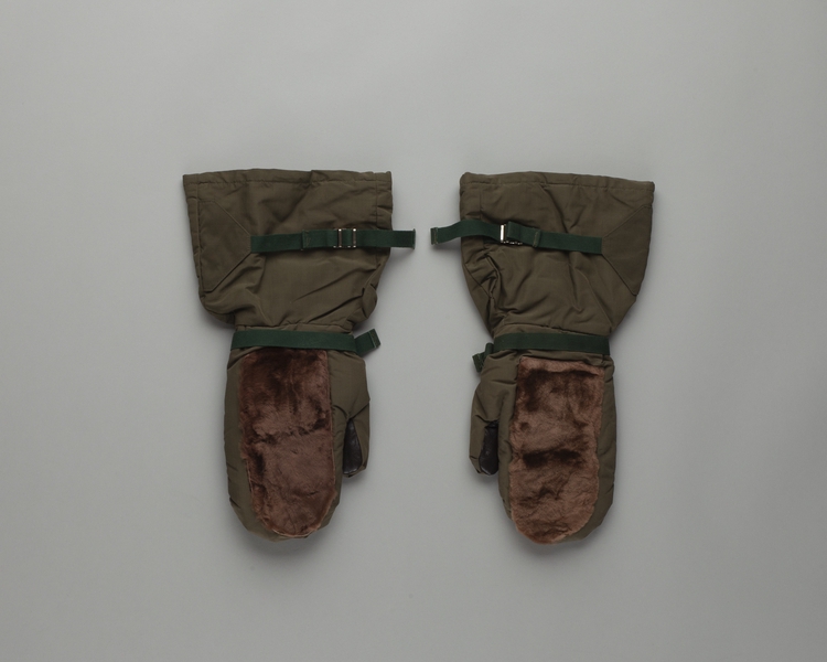 Image: mittens: Pan American World Airways