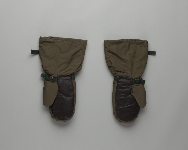 Image: mittens: Pan American World Airways