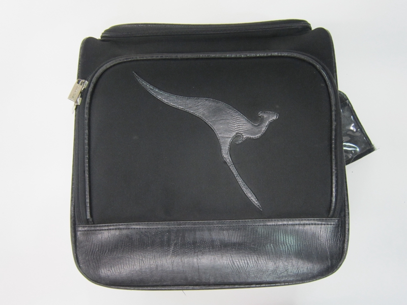 Image: crew kit: Qantas Airways