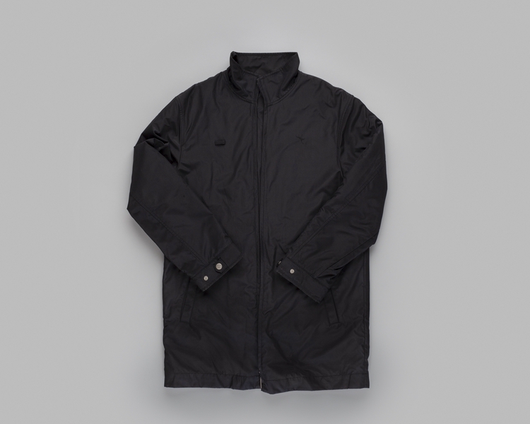 Image: flight attendant outerwear jacket (male): Qantas Airways