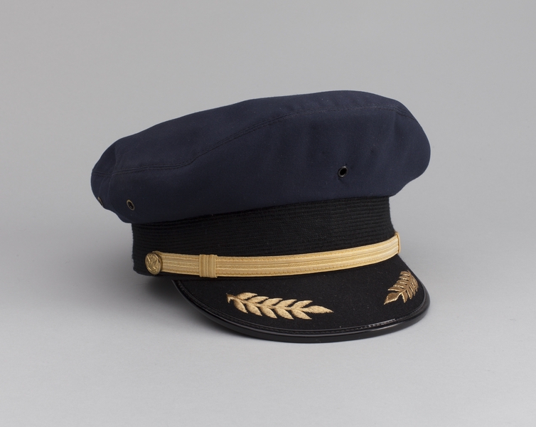 Image: flight officer cap: United Airlines